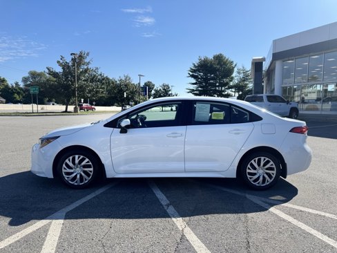 Used 2024 Toyota Corolla LE image 2