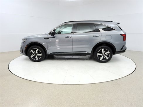 Used 2021 Kia Sorento EX w/ Panoramic Sunroof Package image 4
