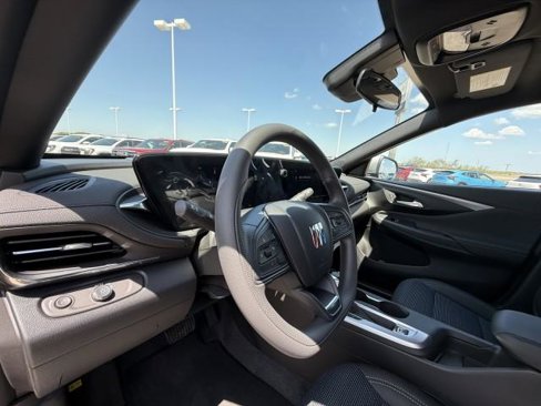 New 2025 Buick Envista Preferred image 17