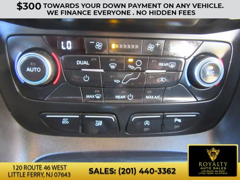 Used 2020 Ford Transit Connect XLT image 24
