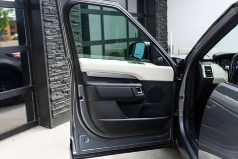 Used 2021 Land Rover Discovery S R-Dynamic image 17