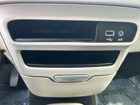 Used 2017 Chrysler Pacifica Touring-L image 32