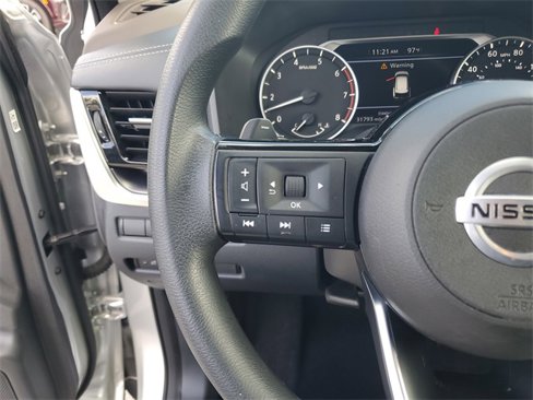 Used 2021 Nissan Rogue SV image 25