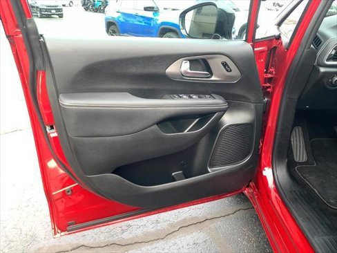 New 2025 Chrysler Pacifica Select image 12