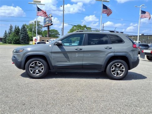 Used 2019 Jeep Cherokee Trailhawk w/ Cold Weather Group image 5