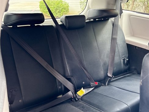 Used 2017 Toyota Sienna SE image 25