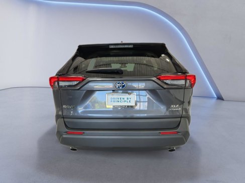 Used 2021 Toyota RAV4 XLE image 6