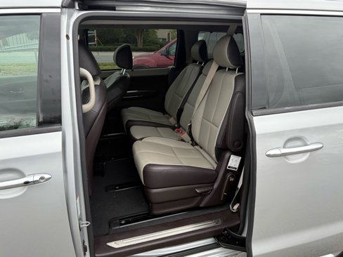 Used 2017 Kia Sedona SX Limited image 25