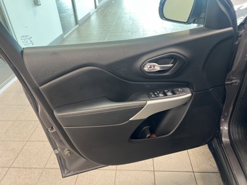 Used 2018 Jeep Compass Limited w/ Navigation Group image 16