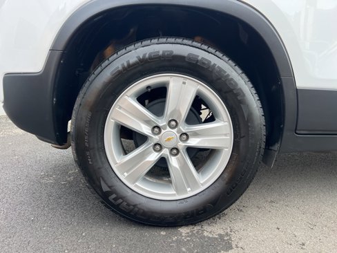 Used 2019 Chevrolet Trax LT w/ LT Convenience Package image 4