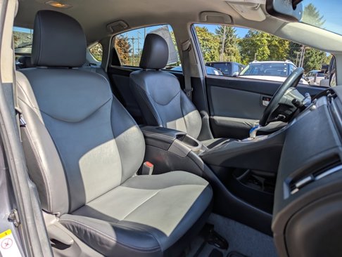 Used 2014 Toyota Prius Five image 32
