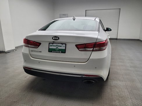 Used 2018 Kia Optima LX image 7