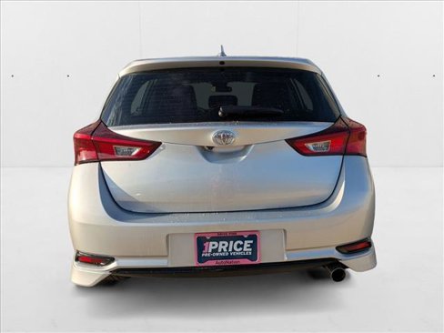 Used 2017 Toyota Corolla iM image 7