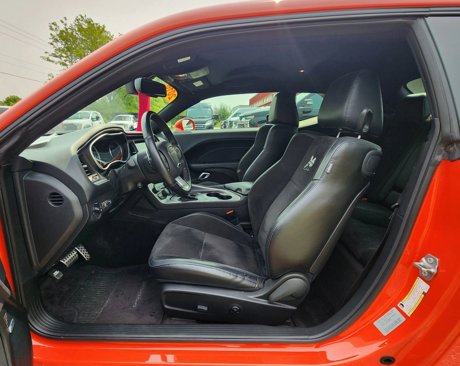 Used 2016 Dodge Challenger R/T Scat Pack w/ Leather Interior Group image 17
