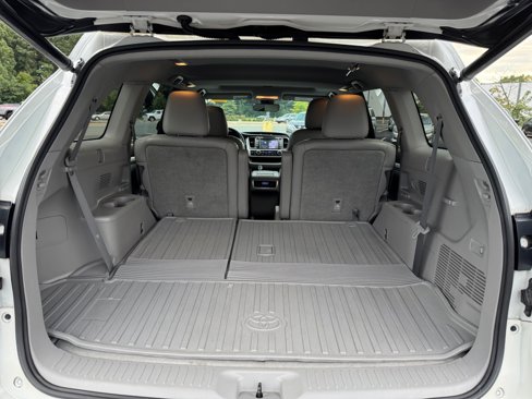 Used 2019 Toyota Highlander XLE image 16