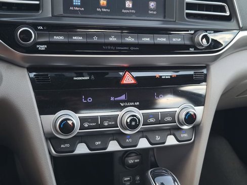 Used 2020 Hyundai Elantra Limited image 39