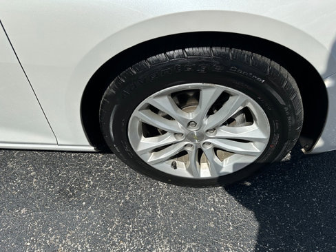 Used 2017 Chevrolet Malibu LT image 29