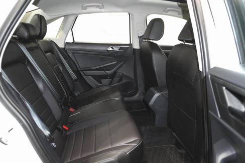 Certified 2023 Volkswagen Jetta SE w/ Panoramic Sunroof Package image 13