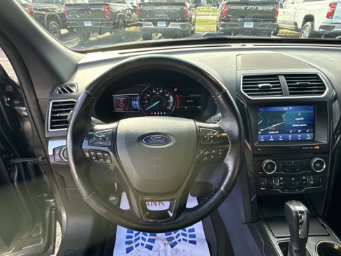 Used 2016 Ford Explorer XLT w/ Equipment Group 202A image 11