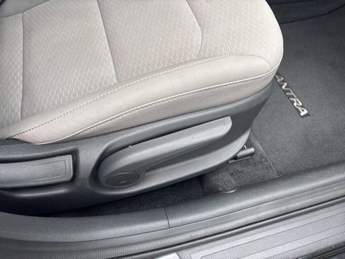 Used 2020 Hyundai Elantra SE image 36