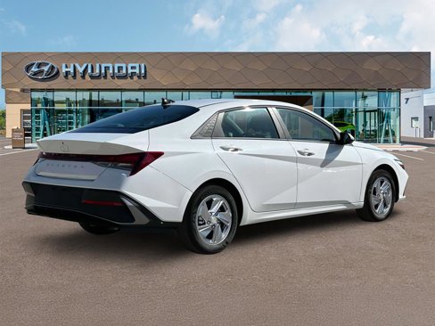 New 2025 Hyundai Elantra SE image 8