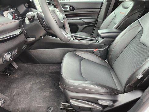 Used 2024 Jeep Compass Trailhawk image 7