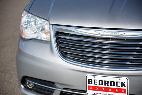 Used 2015 Chrysler Town & Country Touring image 9