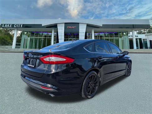 Used 2016 Ford Fusion SE image 3