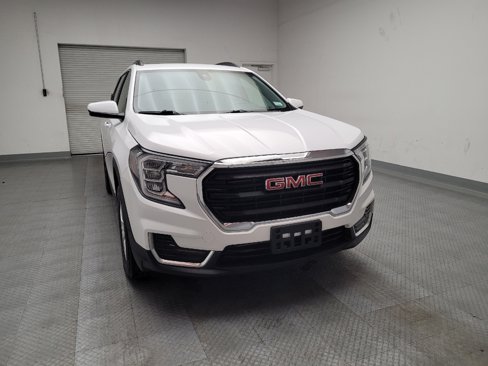 Used 2023 GMC Terrain SLE w/ Driver Convenience Package image 14