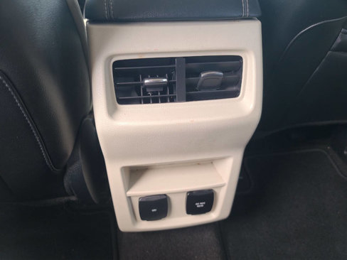 Used 2020 Ford Edge Titanium image 32