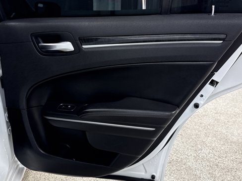 Used 2019 Chrysler 300 Limited image 27