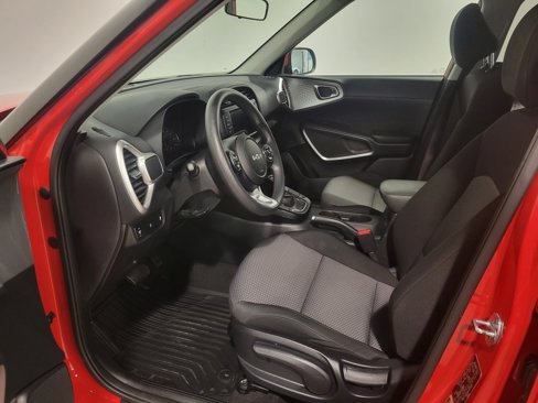 Used 2022 Kia Soul LX image 8