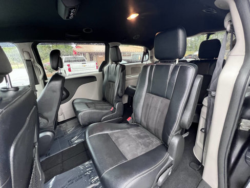 Used 2019 Dodge Grand Caravan SXT image 24