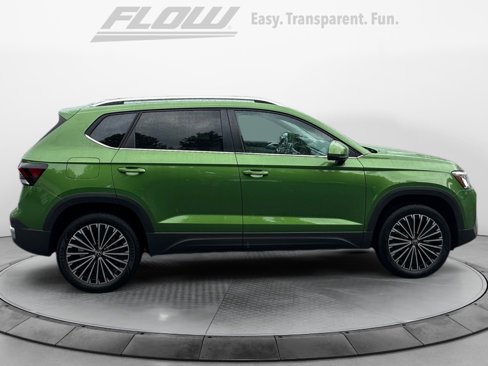 Used 2025 Volkswagen Taos SE image 9