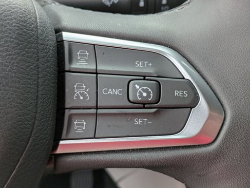 Used 2023 Jeep Compass Limited image 17