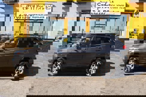 Used 2018 Jeep Cherokee Latitude Plus image 2