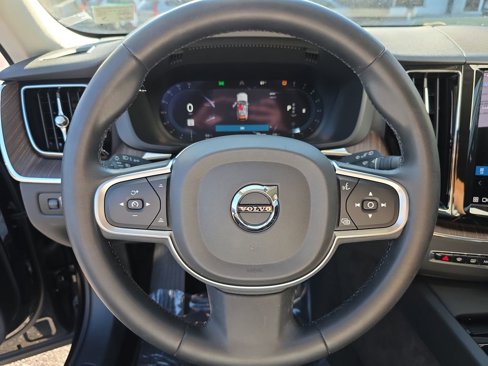 Certified 2022 Volvo XC60 B5 Momentum w/ Climate Package image 25