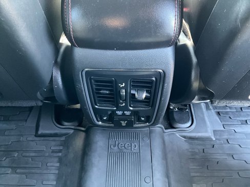 Used 2019 Jeep Grand Cherokee Trailhawk image 15