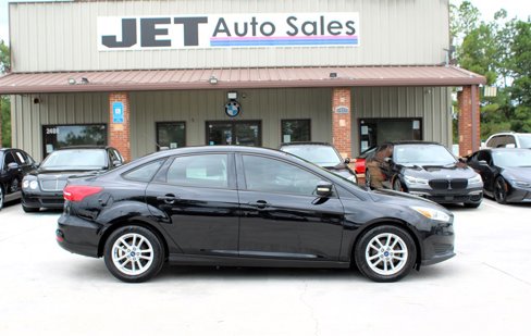 Used 2017 Ford Focus SE image 6