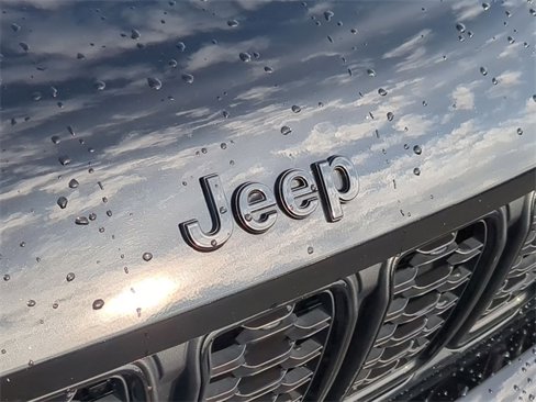 Used 2024 Jeep Grand Cherokee L Laredo image 11