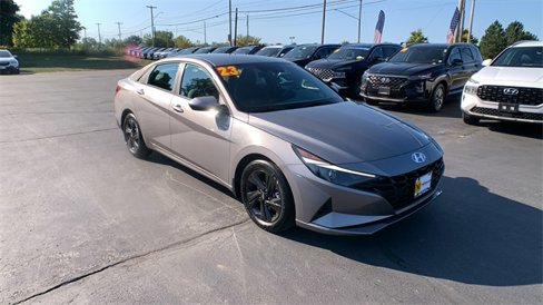 Used 2023 Hyundai Elantra SEL w/ Winter Weather Package image 7
