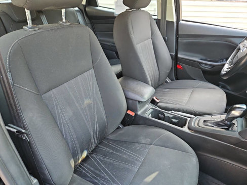 Used 2015 Ford Focus SE w/ SE Sport Package image 13