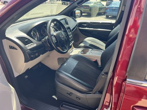 Used 2020 Dodge Grand Caravan SXT image 14