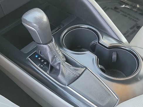 Used 2019 Toyota Camry L image 11