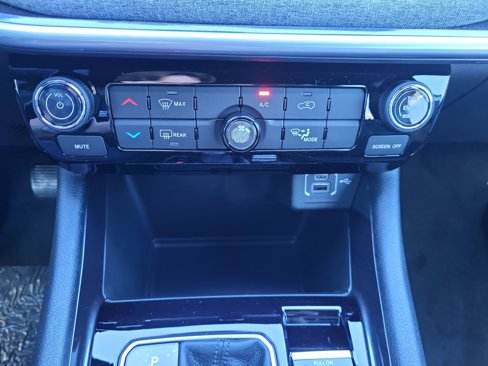 New 2025 Jeep Compass Latitude image 12
