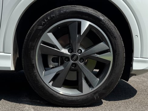 Used 2024 Audi Q4 e-tron Premium Plus image 38