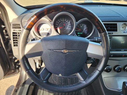 Used 2010 Chrysler Sebring Limited image 21
