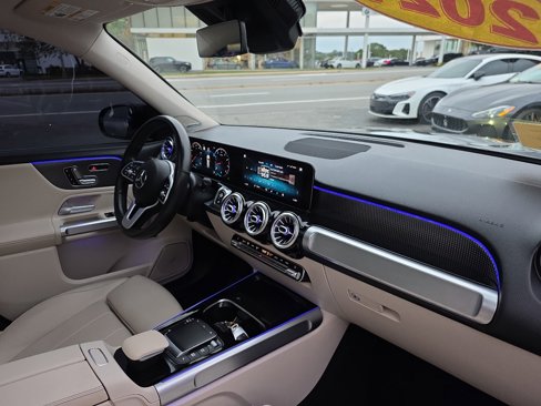 Used 2021 Mercedes-Benz GLB 250 4MATIC w/ Premium Package image 32