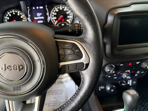Used 2020 Jeep Renegade Latitude w/ Cold Weather Group image 21