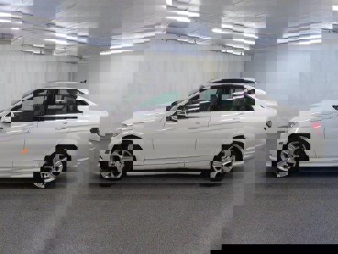 Used 2010 Mercedes-Benz C 300 4MATIC Sedan image 4